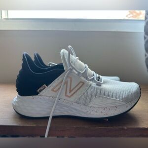 New Balance Roav Sneakers